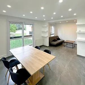 https://charmant-t3-avec-balcon.hotels-rhonealpes.com